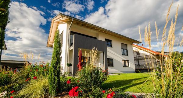 Bild zum Ratgeber Energieversorgung: Strom und Wasser sind die kleinste Übung. Die Wahl der Heizung ist hingegen deutlich schwieriger.