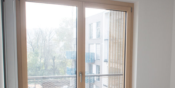 Bild zum Ratgeber Vergleich Kunststofffenster - Holzfenster