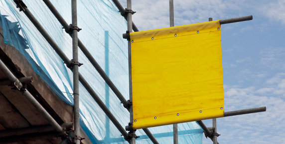 Bild zum Ratgeber Werbung für Handwerker - Bannerwerbung an Bauzäunen