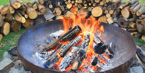 Bild zum Ratgeber Mit welcher Feuerschale Sie Ihrem Garten neues Leben einhauchen