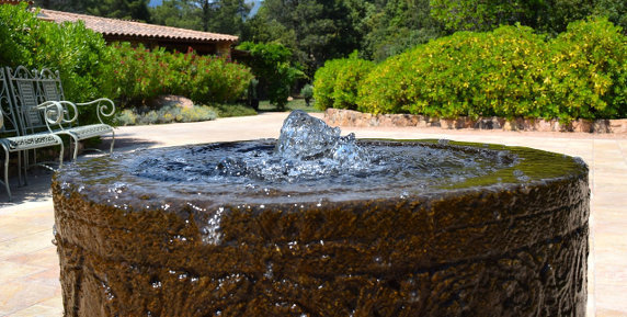 Bild zum Ratgeber Gartenbrunnen: Planung, Design und Nutzen